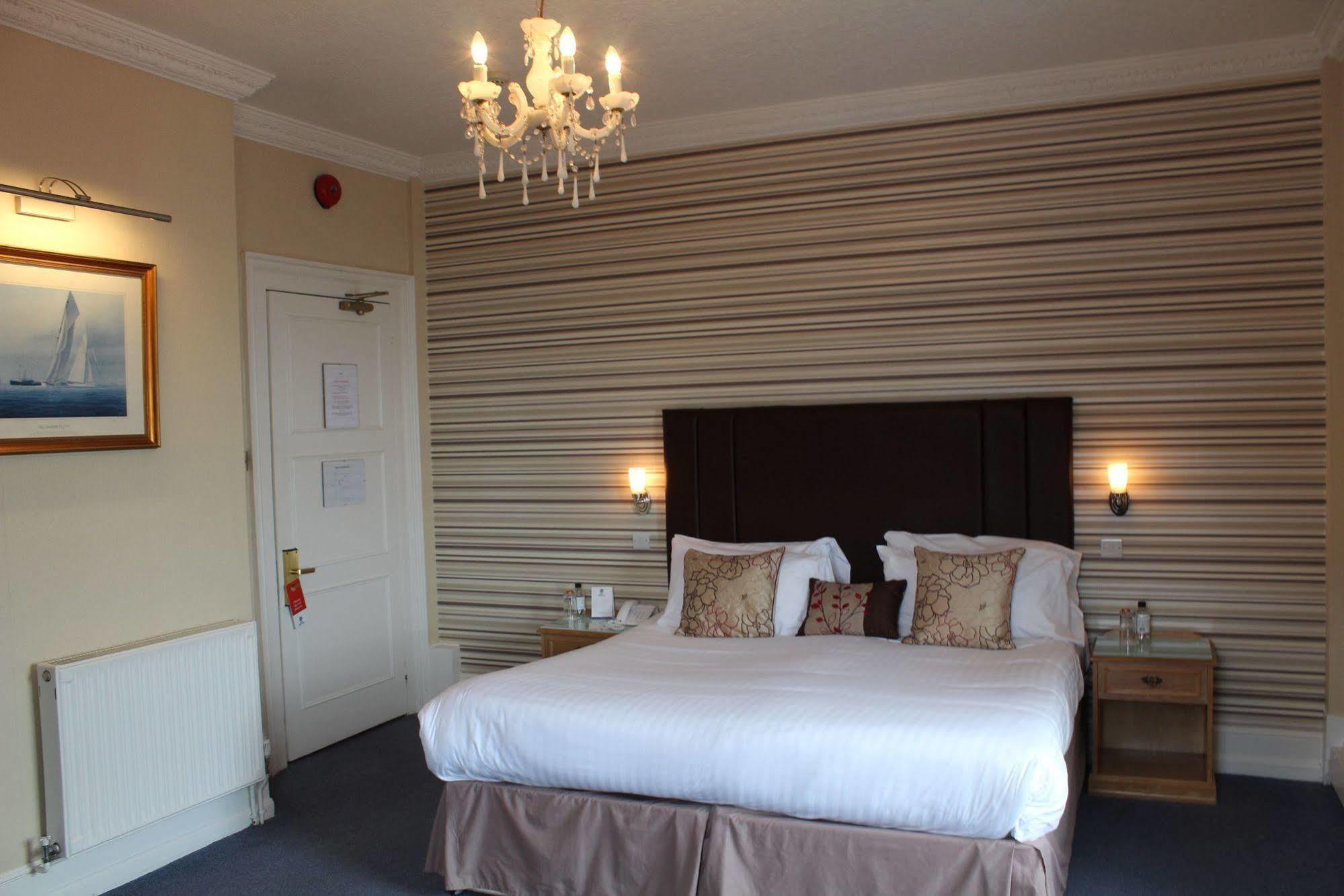 Western New Holmwood 3* Cowes (Isle of Wight)
